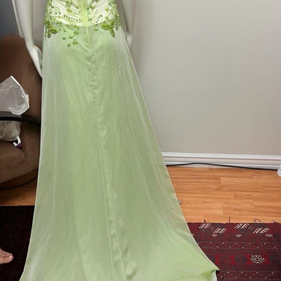 Dress - Picture 3 of 3
